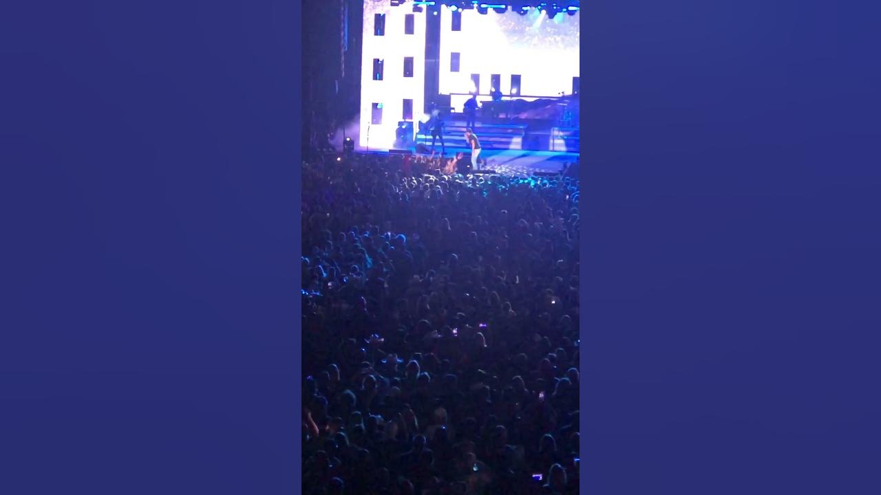 Luke Bryan at the Paso Robles concert. Let me know in the commentsWhich