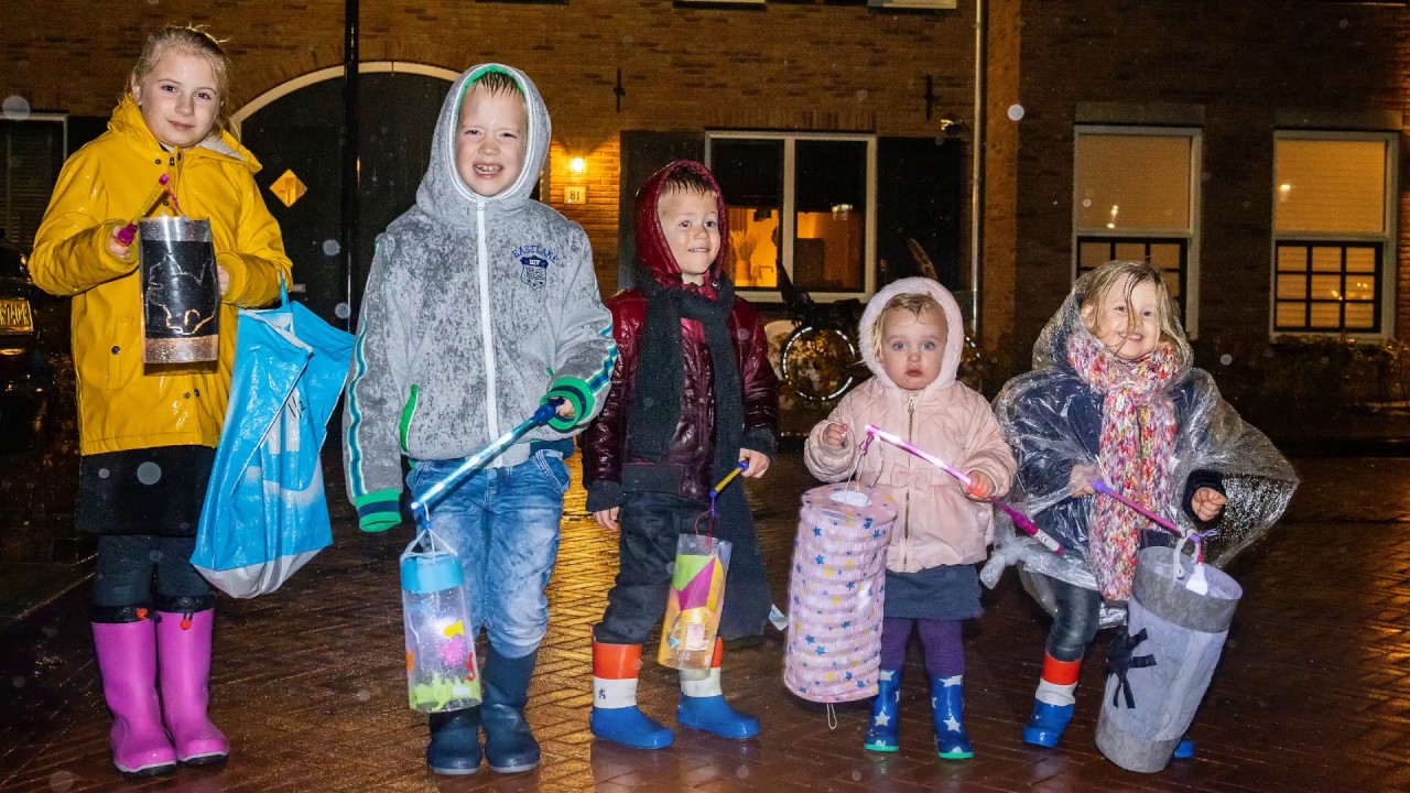 Eva, Joris en Boaz lopen Sint Maarten 2019 YouTube Eva, Joris en Boaz lopen Sint Maarten 2019 YouTube