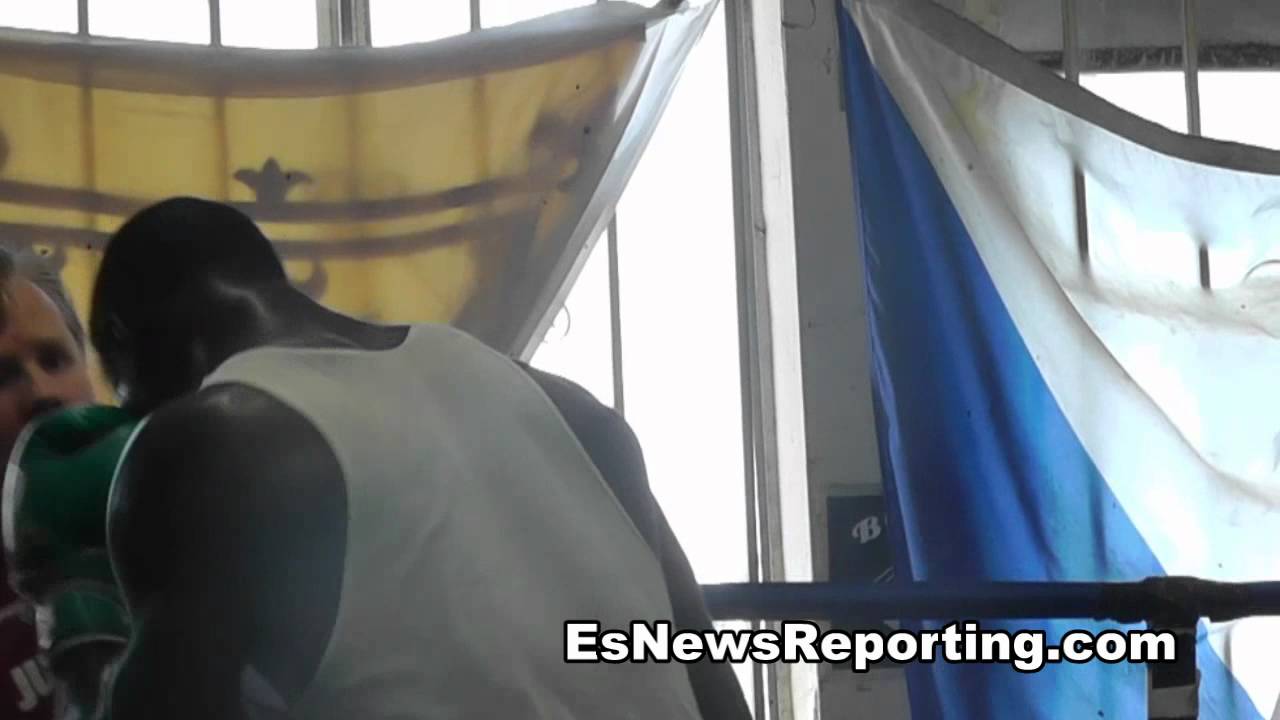 Lateef Kayode Doing Mits With Freddie Roach