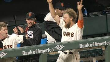 COL@SF: Giants score two on error, Pence approves