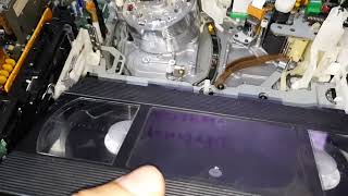 как достать кассету из видеомагнитофона VHS/ how to remove a cassette from a vhs recorder