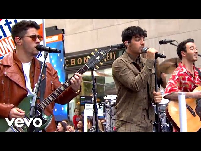 Jonas Brothers - Cool (Live on The Today Show / 2019) class=