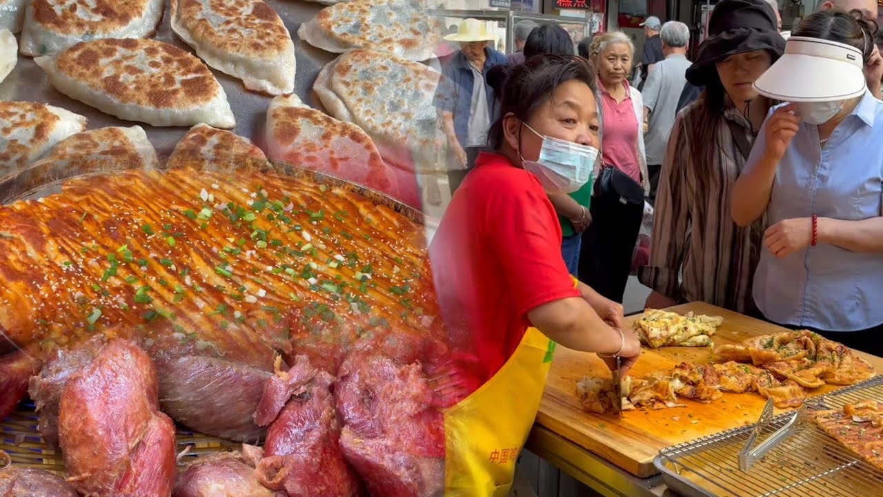 四川广元早市赶场，物产富饶的中国西南有最热闹的集市，焦香酥脆的手抓饼，煎菜角，香气扑鼻的爆炒肥肠和卤肉，路边摊花样繁多的水果蔬菜
