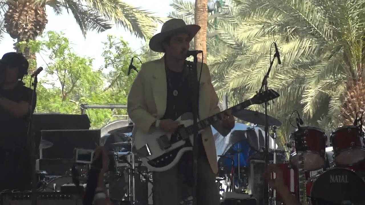 Black Lips "Modern art"Coachella 2012 YouTube