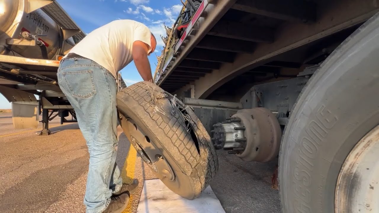 На ходу взорвалась колесо на грузовике Volvo VNL 🇺🇸