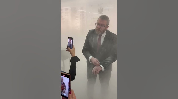 Polish lawmaker extinguishes Hanukkah candles | Reuters