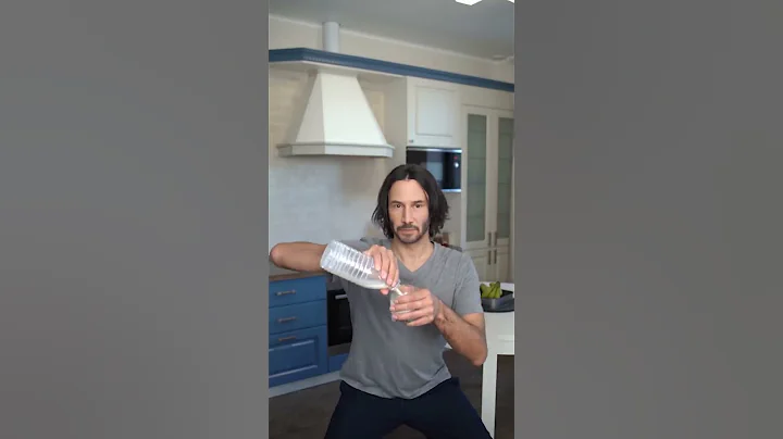 Keanu Reeves lives with his girlfriend
