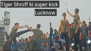 Tiger shroff ki super Kick.😳Akshay sir ka Action in Lucknow. tiger ki kick k diwane hue Akshay kumAr