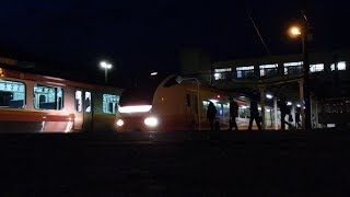 列車番号2012M　特急いなほ12号　羽越本線（村上駅）＞60P「暗くて見ずらいです。」