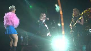 P!nk, Willow and Justin - Cover Me in Sunshine - Detroit - 8\/16\/23 - HD