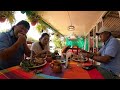 Comiendo Conejo En Tiotihuacan Por Las Piramides Del Sol Y La Luna