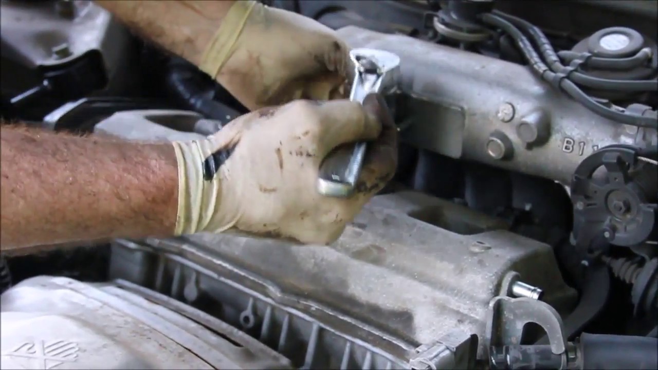 Valve Cover Gasket & PCV Valve Replacement - Toyota Camry 4 cyl - YouTube