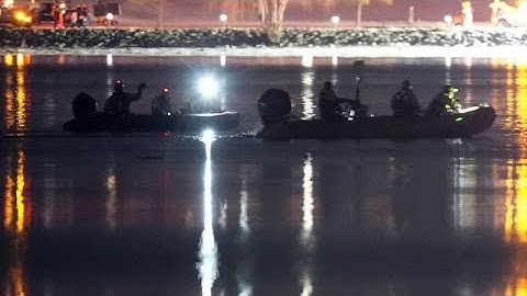 Спасатели: выживших после крушения самолета в Вашингтоне, вероятно, нет