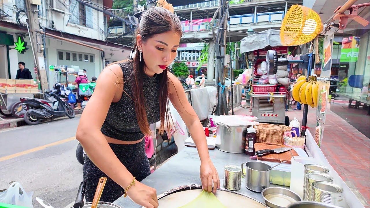 Pui Roti Lady The Most Popular ROTI LADY in Bangkok | A Day with Puy Roti Lady - YouTube