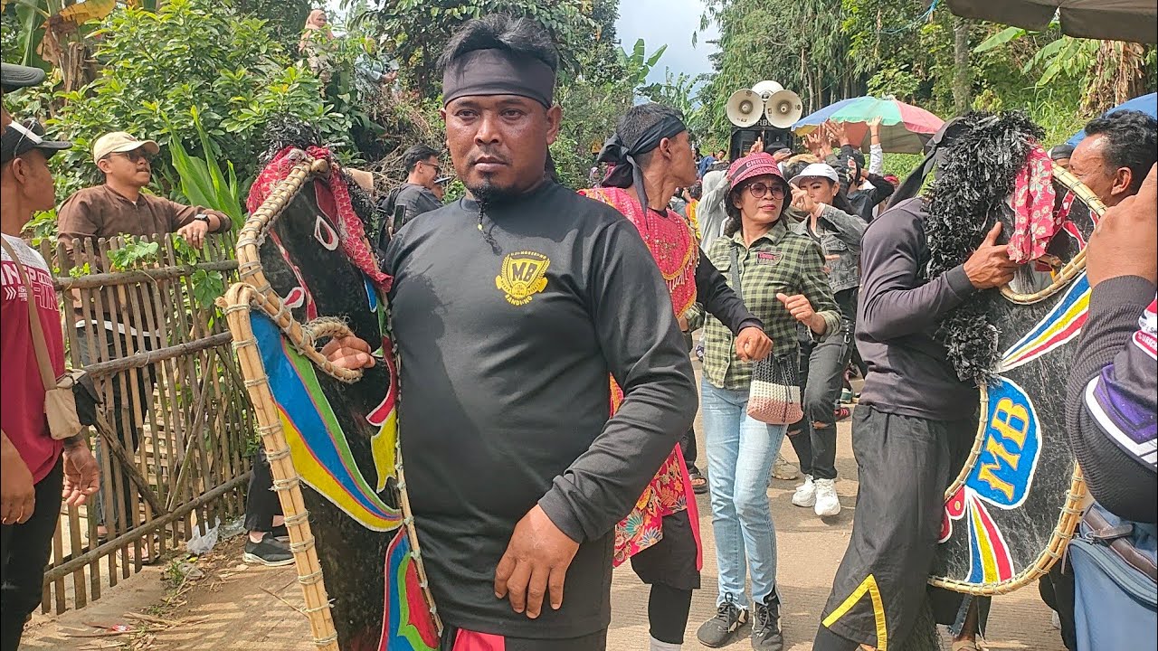 Awal Pemberangkatan Arak-arakan Seni Benjang Mekar Budaya Pasir Kunci 