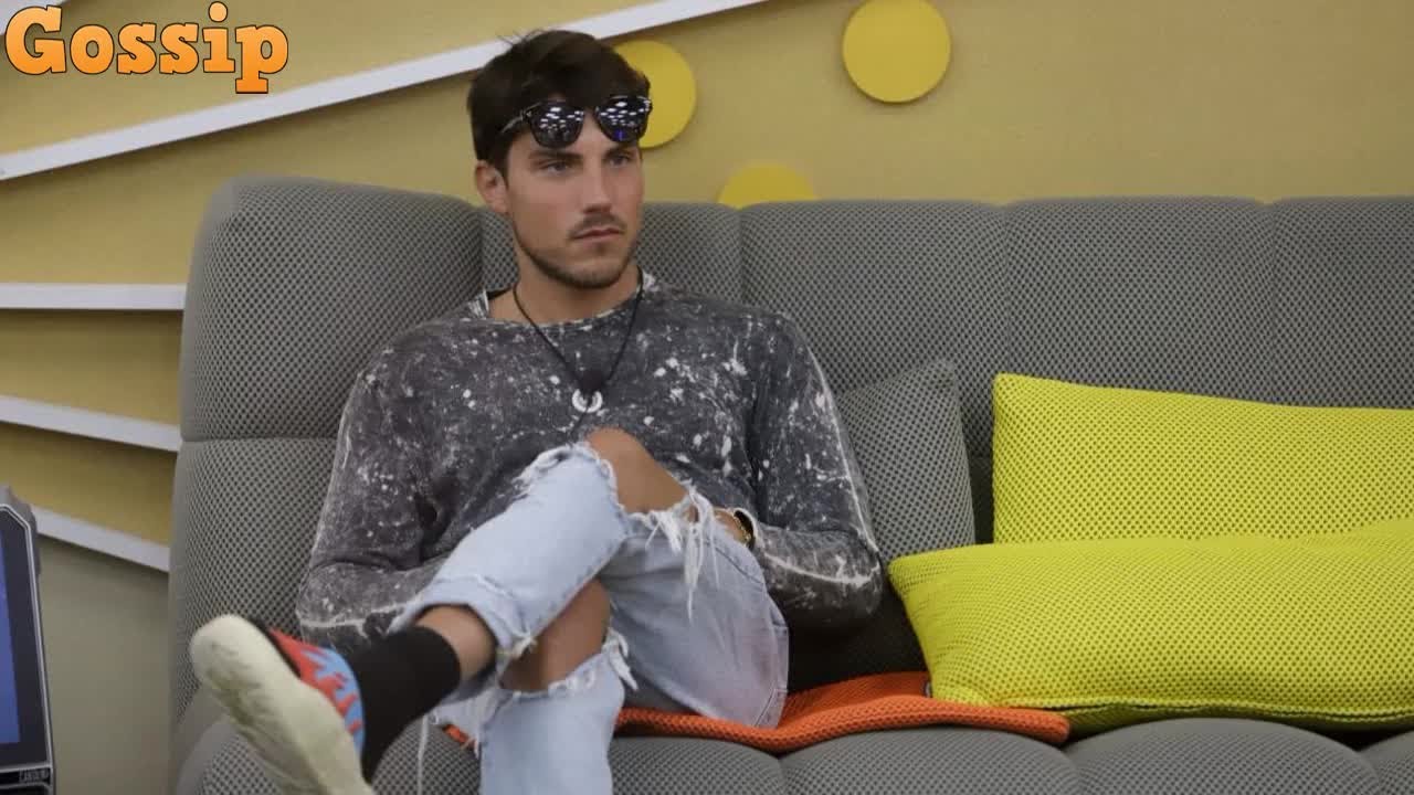 Daniele Dal Moro Scuote Il GF Vip Gli Spinelli Le Notti Col Clochard Daniele Dal Moro Scuote Il Gf Vip Gli Spinelli Le Notti Col Clochard