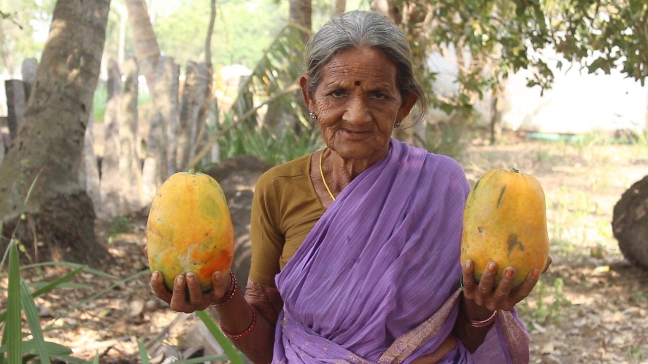 How to Peel and Cut Papaya Easily By My Grandma || Myna Street Food