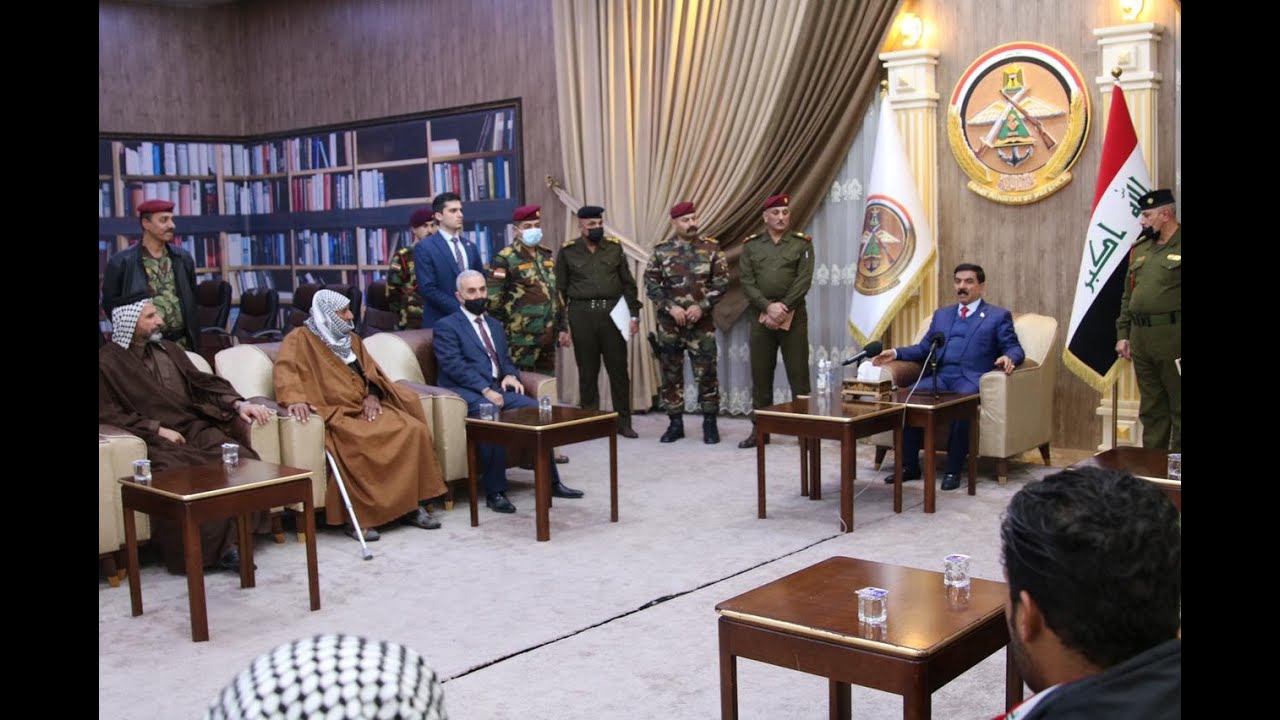 معالي وزير الدفاع يستقبل عائلات شهداء حاوي العظيم