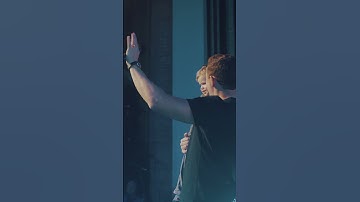 Thumbnail of Little man learning to wave to the crowd  🙌