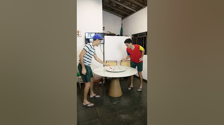QUANDO VOCÊ FAZ O DESAFIO DOS COPOS E DAS TAMPINHAS
