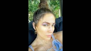 maquillando a Jennifer Lopez