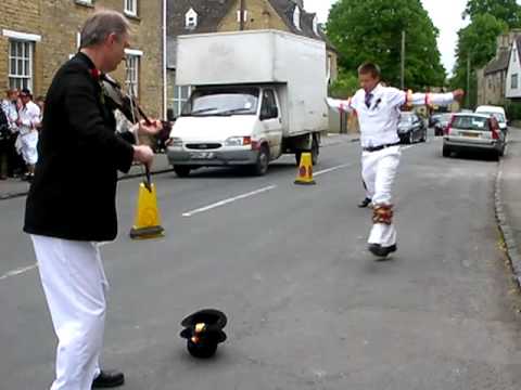 Traditional Bampton Morris 2010 Jockey To The Fair