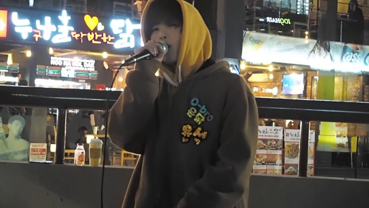 [171104] 오브로젝트 OBroject 홍대 버스킹 - 볼빨간사춘기 심술 by 오윤석/윤닭 - YouTube