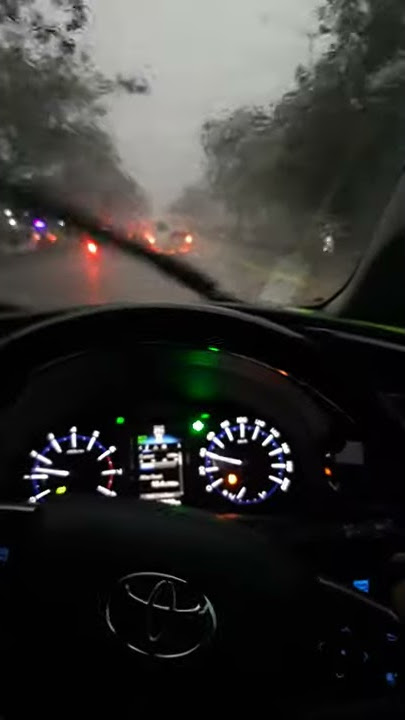 Hujan syahdu bersama Innova Venturer