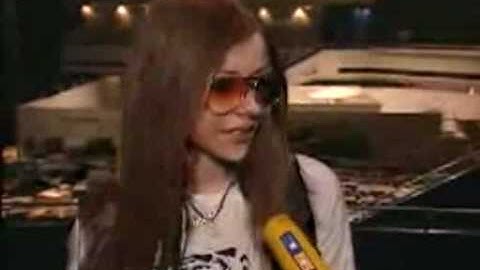 Avril Lavigne - Backstage interview (Germany 15.02.03)