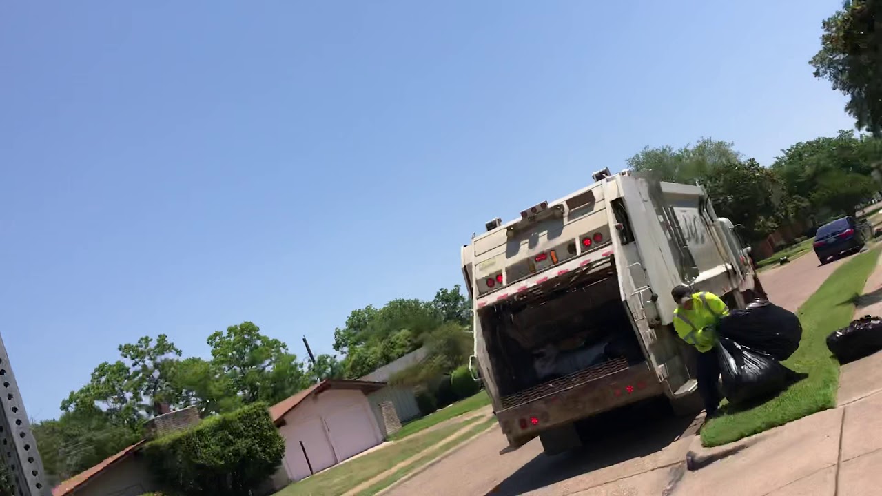 Irving Solid Waste Services Peterbilt 320 Heil 06221 Rear End Loader