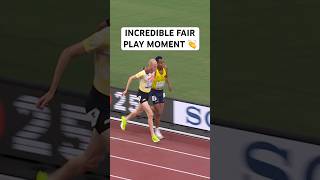 When helping others is more important than your own result ???? #worldathleticschamps #sports