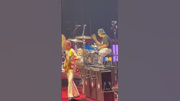 @paramore Zac Farro on drums for That’s What You Get