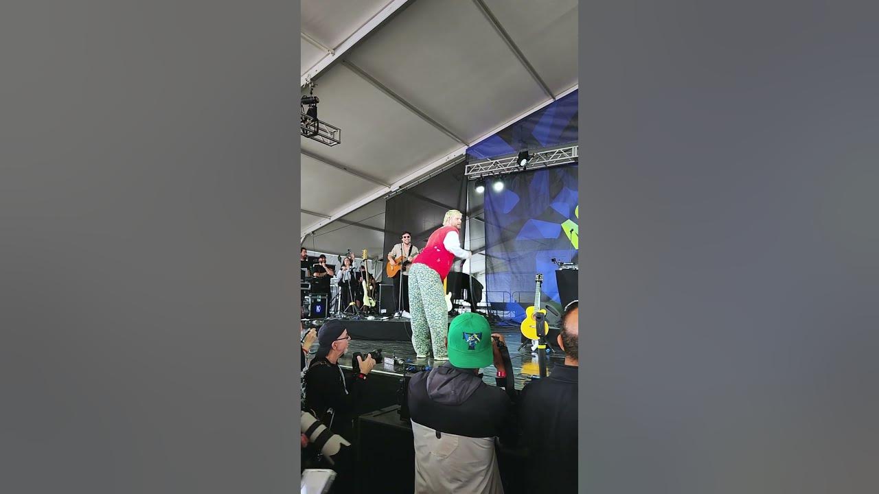 Newport Jazz Festival: SOFI TUKKER Perform "Throw Some Ass" (butter version)