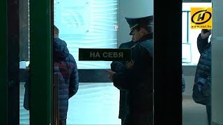 Мужчина захватил заложников в отделении банка в Могилёве Мужчина захватил заложников в отделении банка в Могилёве