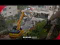 وسط حسرته وعجزه الجيش الإسرائيلي يهدم منزلا في قرية طورة غربي جنين أمام مالكه