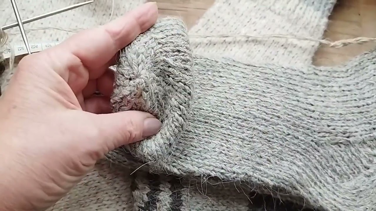 Вяжу носки солдату .