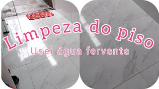 Tirando o sebo do chão com água fervente || dicas de casa || limpeza do chão #dicas