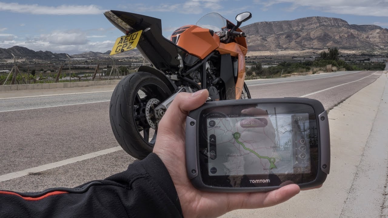 Gewoon ruimte voormalig Best Motorcycle GPS in 2020? (TomTom Rider 550 Review) - YouTube