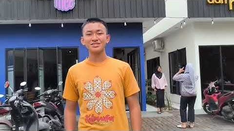 Tugas informatika membuat video vlog riview makanan 
