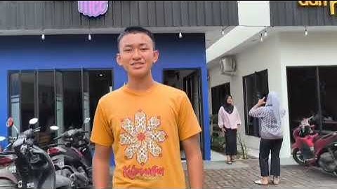 Tugas informatika membuat video vlog riview makanan 