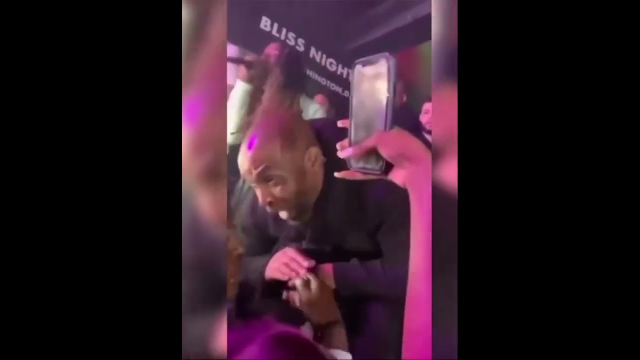 YouTube에서 Lil durk mad at fan for keep touching on him 보기 YouTube에서 Lil durk mad at fan for keep touching on him 보기