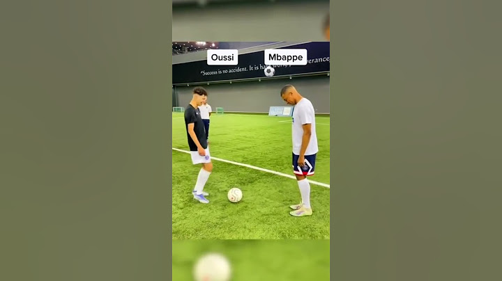 He taught Kylian Mbappe the flinch challenge ... and Mbappe immediately beat him 🤣