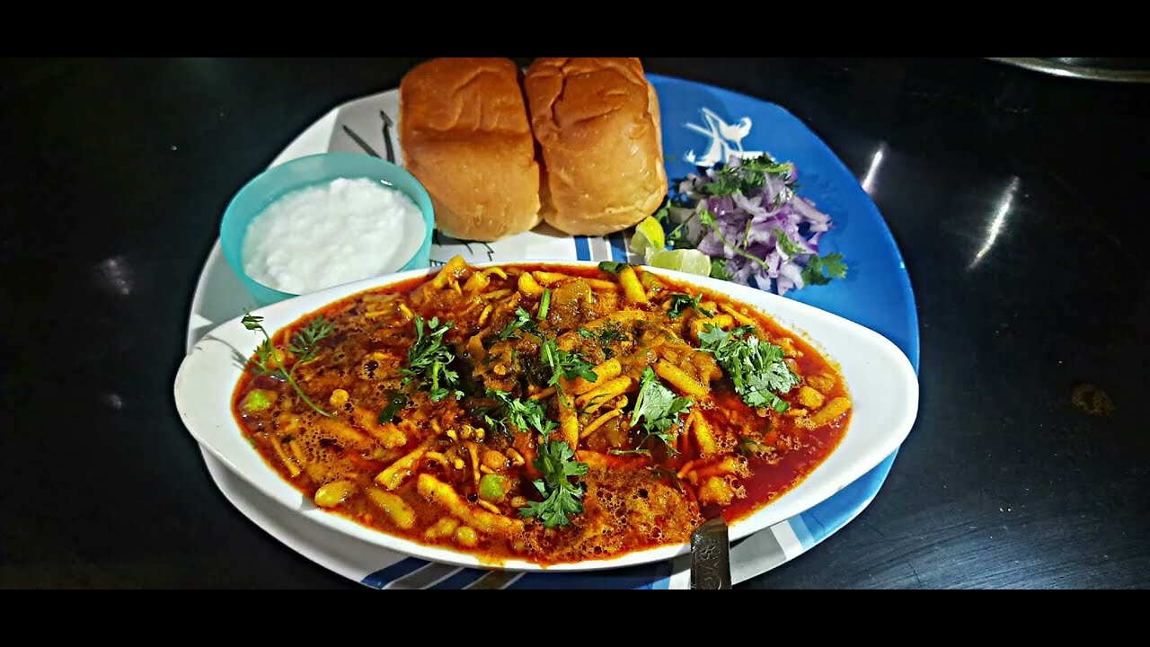 Zanzanit Kolhapuri Misal Recipe | झणझणीत कोल्हापुरी मिसळ | Authentic Maharashtrian Misal Pav