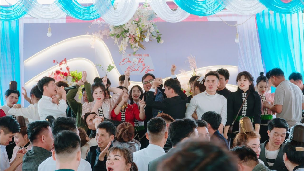 Nhảy hết mình mừng LTH Đức Anh - Bích Ngọc, bản Nong Tầu - Phiêng Cằm - Sơn La