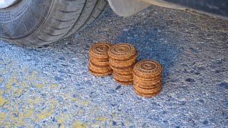 CRUSHING Crunchy chocolate sandwich biscuits |Tires in action