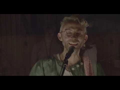 Toby Ernest - Build Me Up (Backyard Sessions)