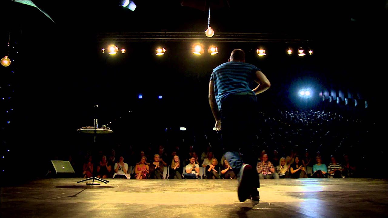 Simon Talbot - Nicklas Bendtner med shots