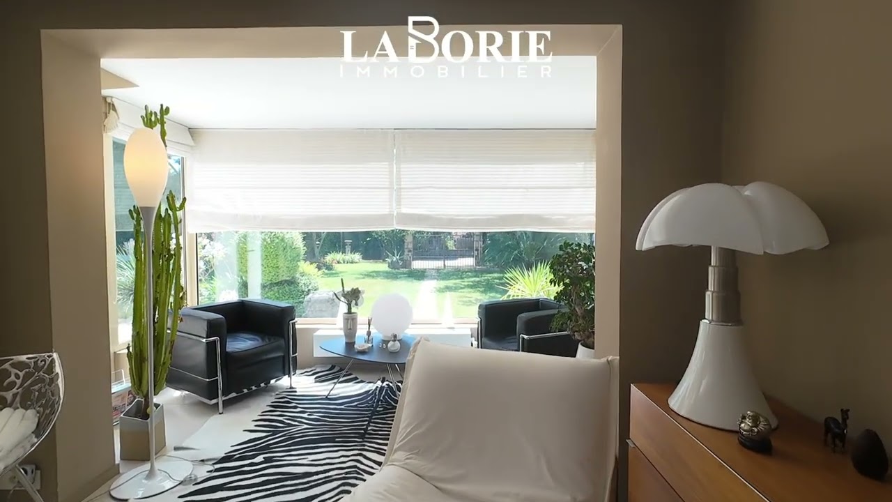 MAISON AVEC LOFT INDÉPENDANT ET PISCINE À VENDRE