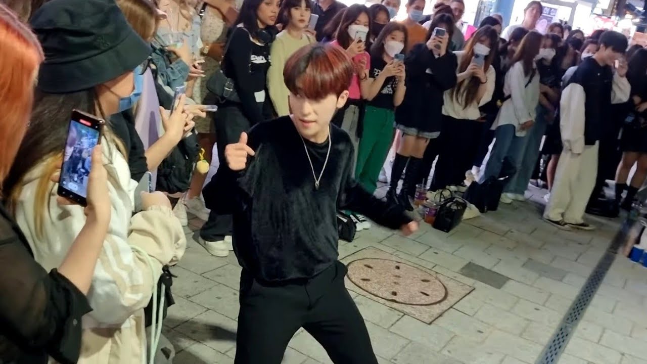 WEDNESDAY. AQA: HUYU(LEE TAEYOUNG). FANTASTIC INTERACTIVE BUSKING. WITH GOOD MANNERS. HONGDAE.