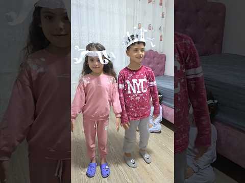 كيف لولو قعده عم تبكي مو منتبهين عليها  